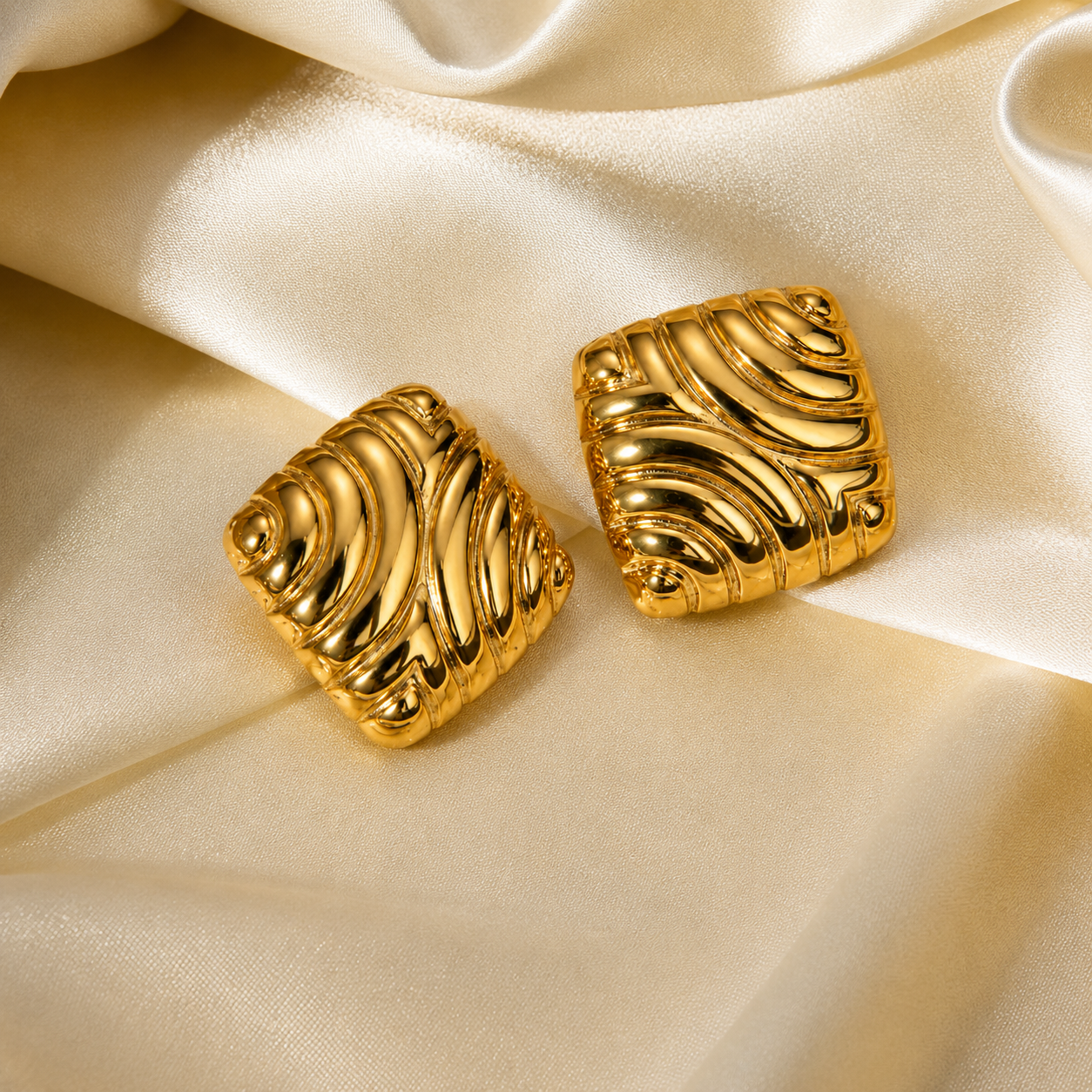 Camp Cove Earrings (Gold)